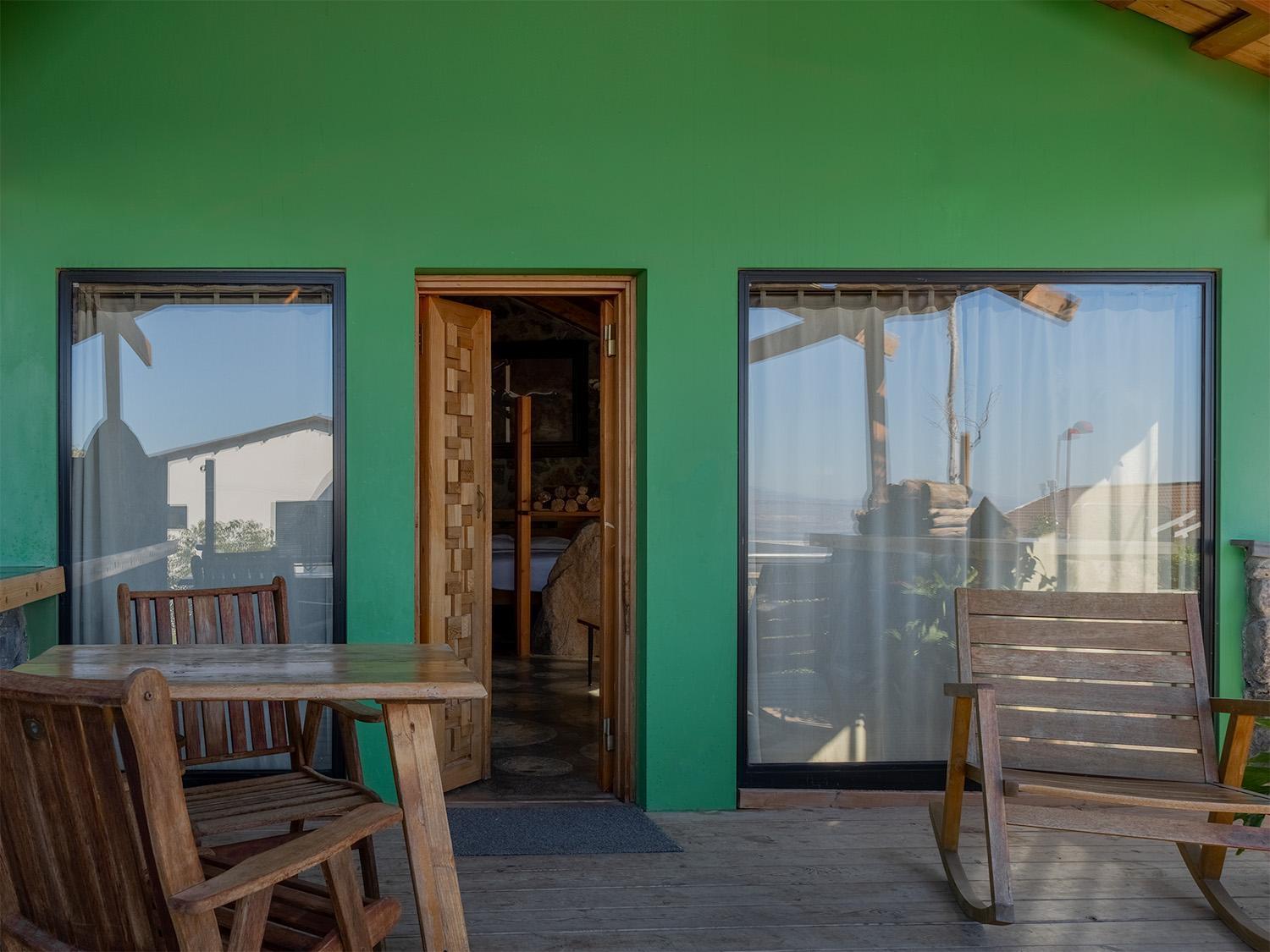 The Green And Red Cabins Ма'але гамла Екстериор снимка